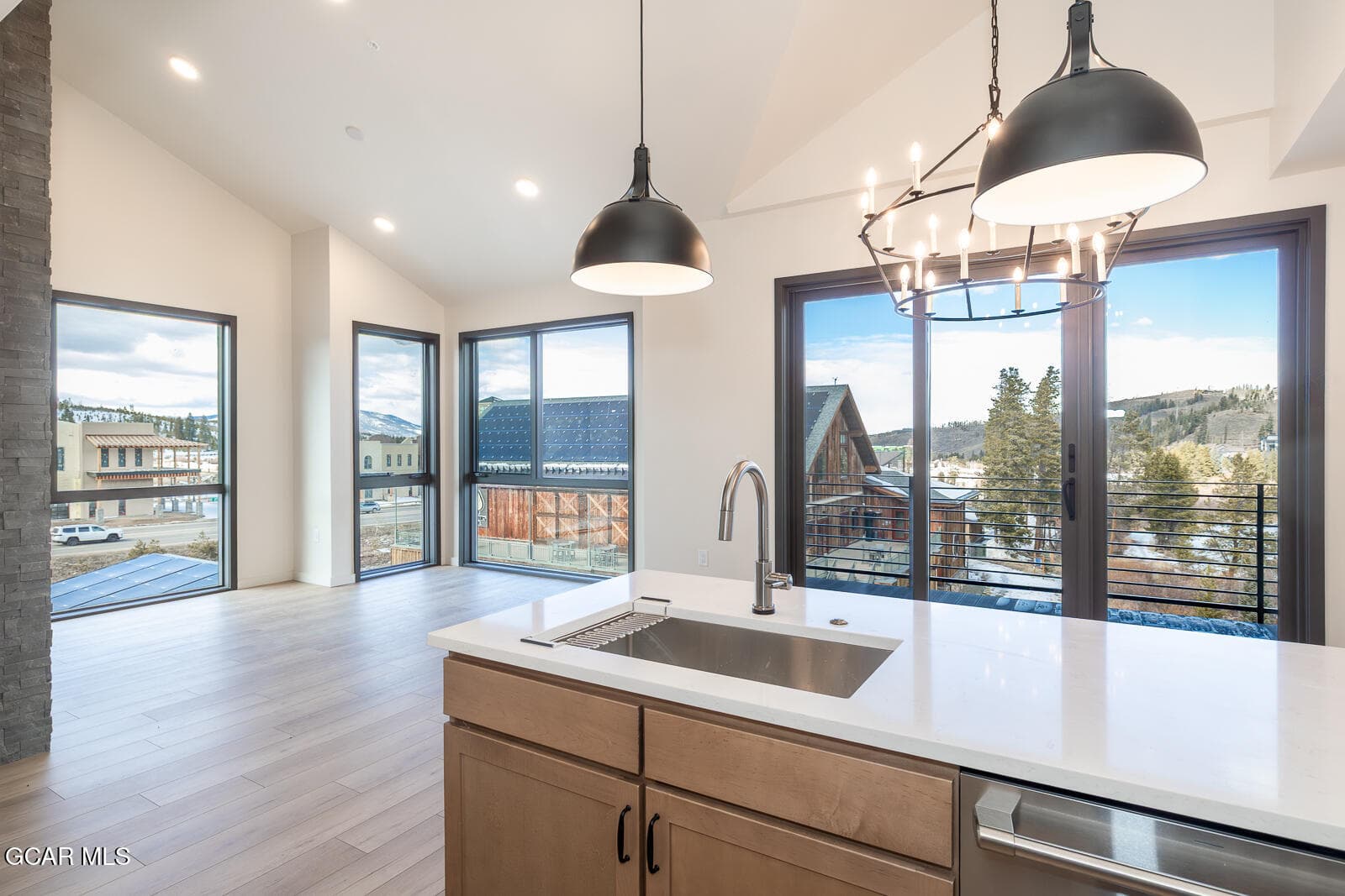 Top Floor with Vaulted Ceilings!