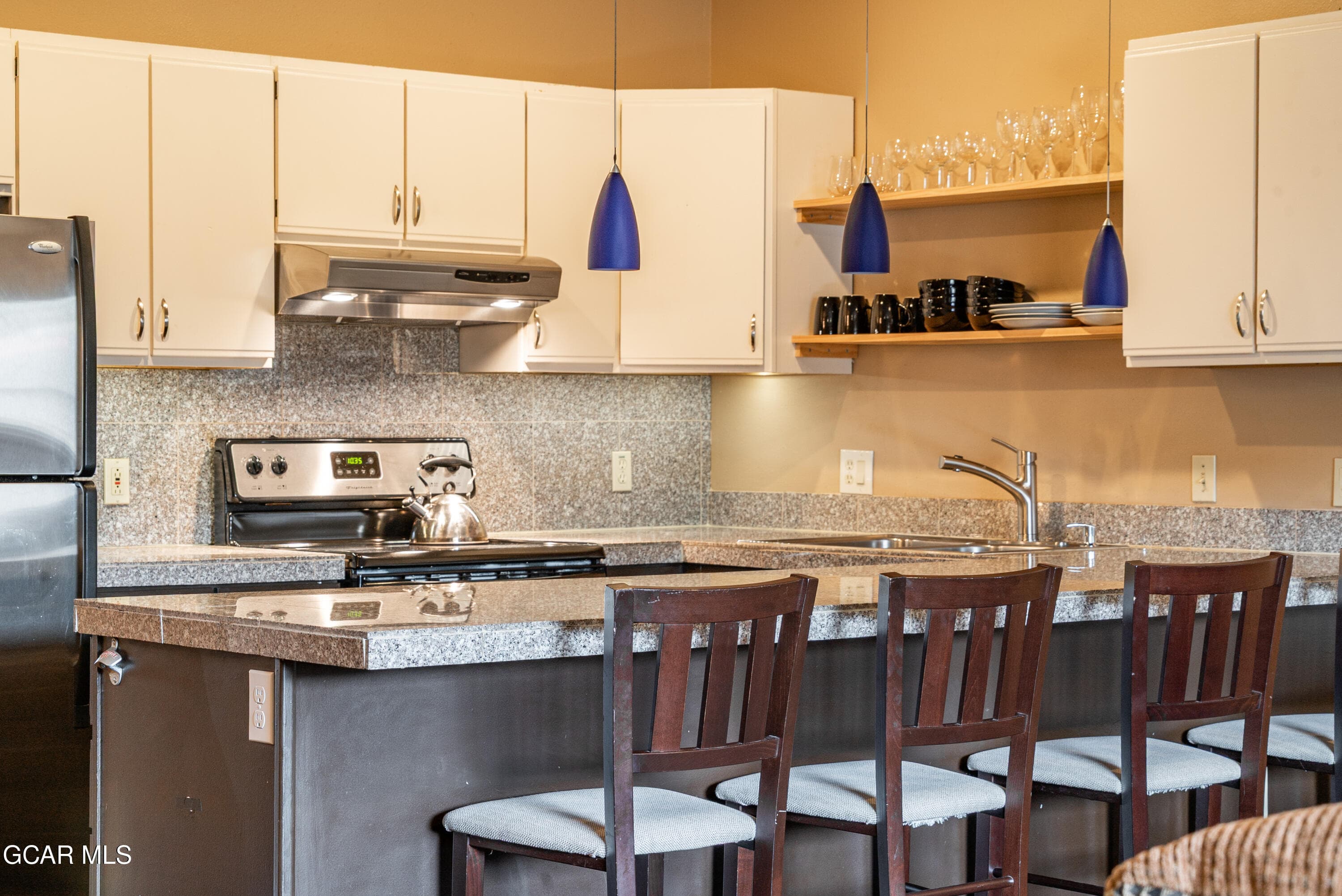 Kitchen / Bar Seating