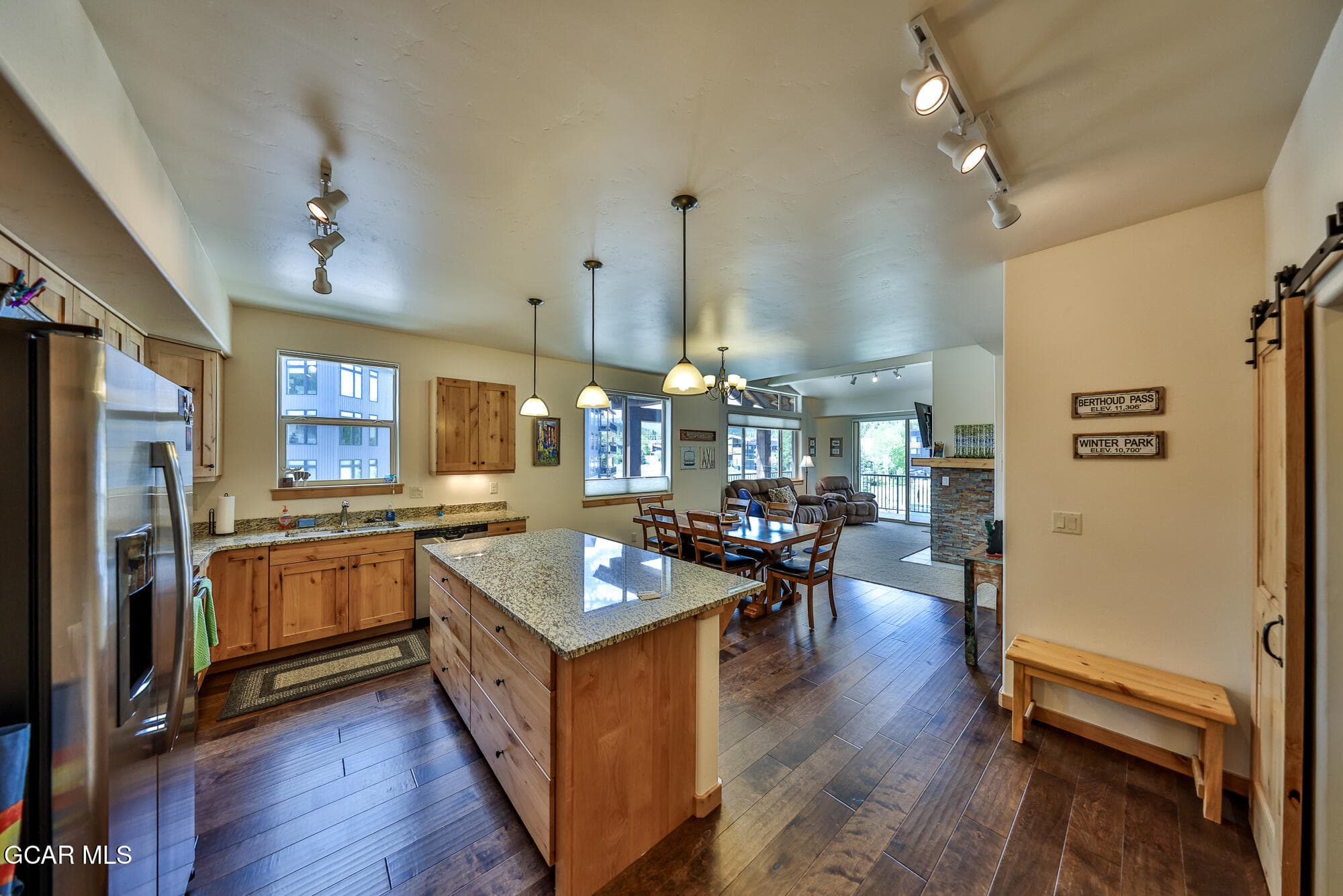 TRAILHEAD234_SM-24