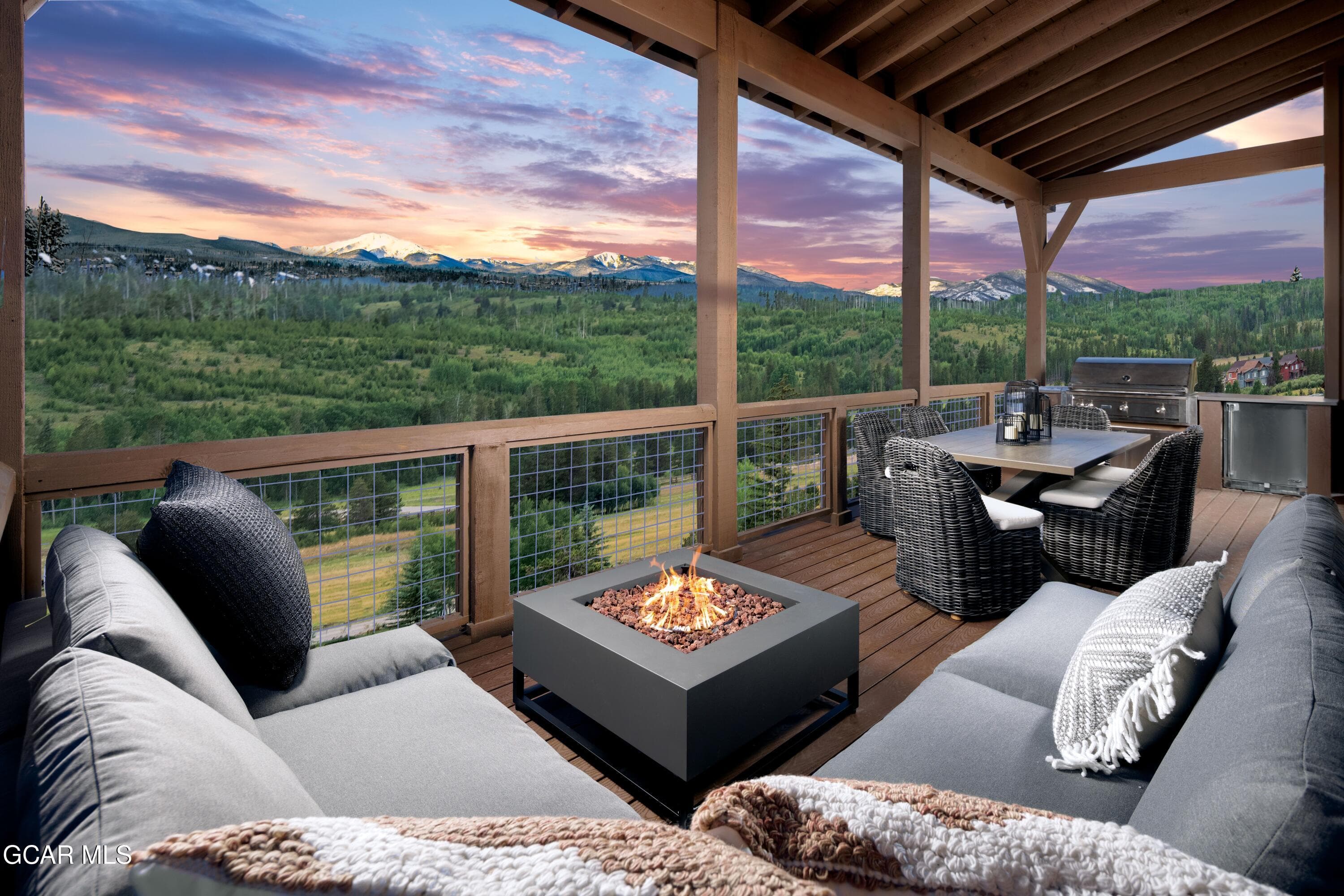 Hummingbird deck