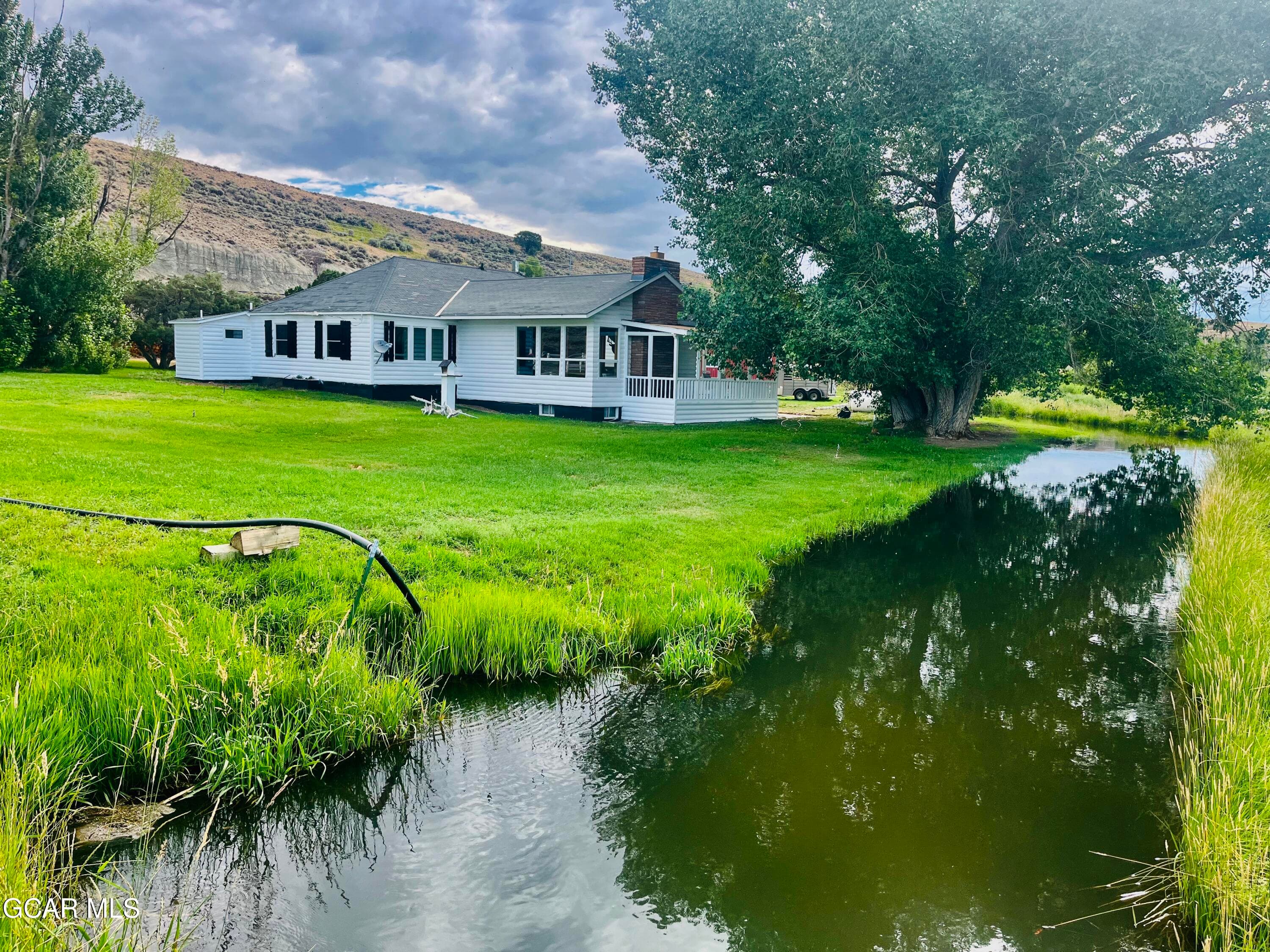8CD284DC-7A0C-43F1-99E5-734B32A478E6_1_2