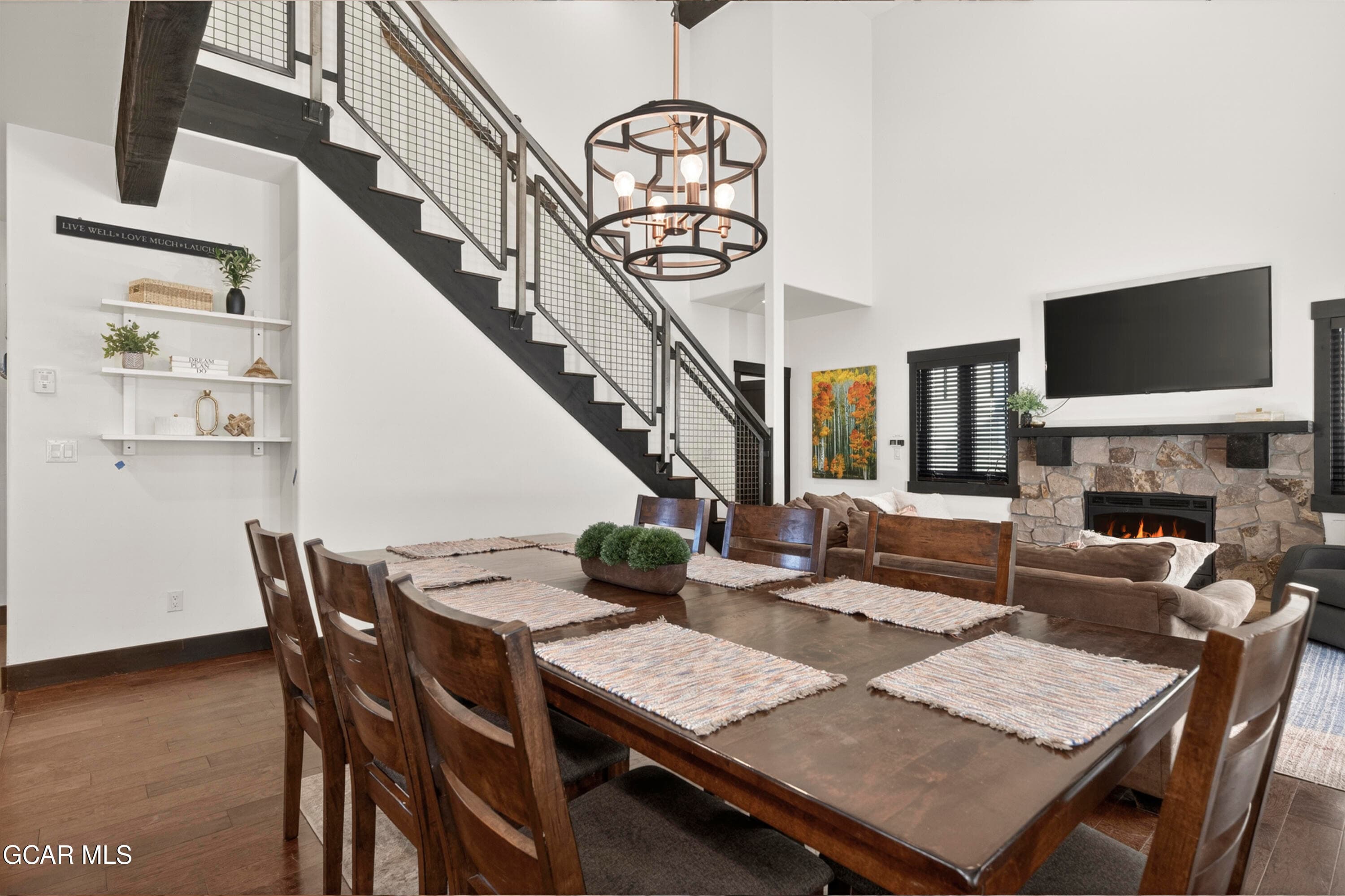 Dining to Living