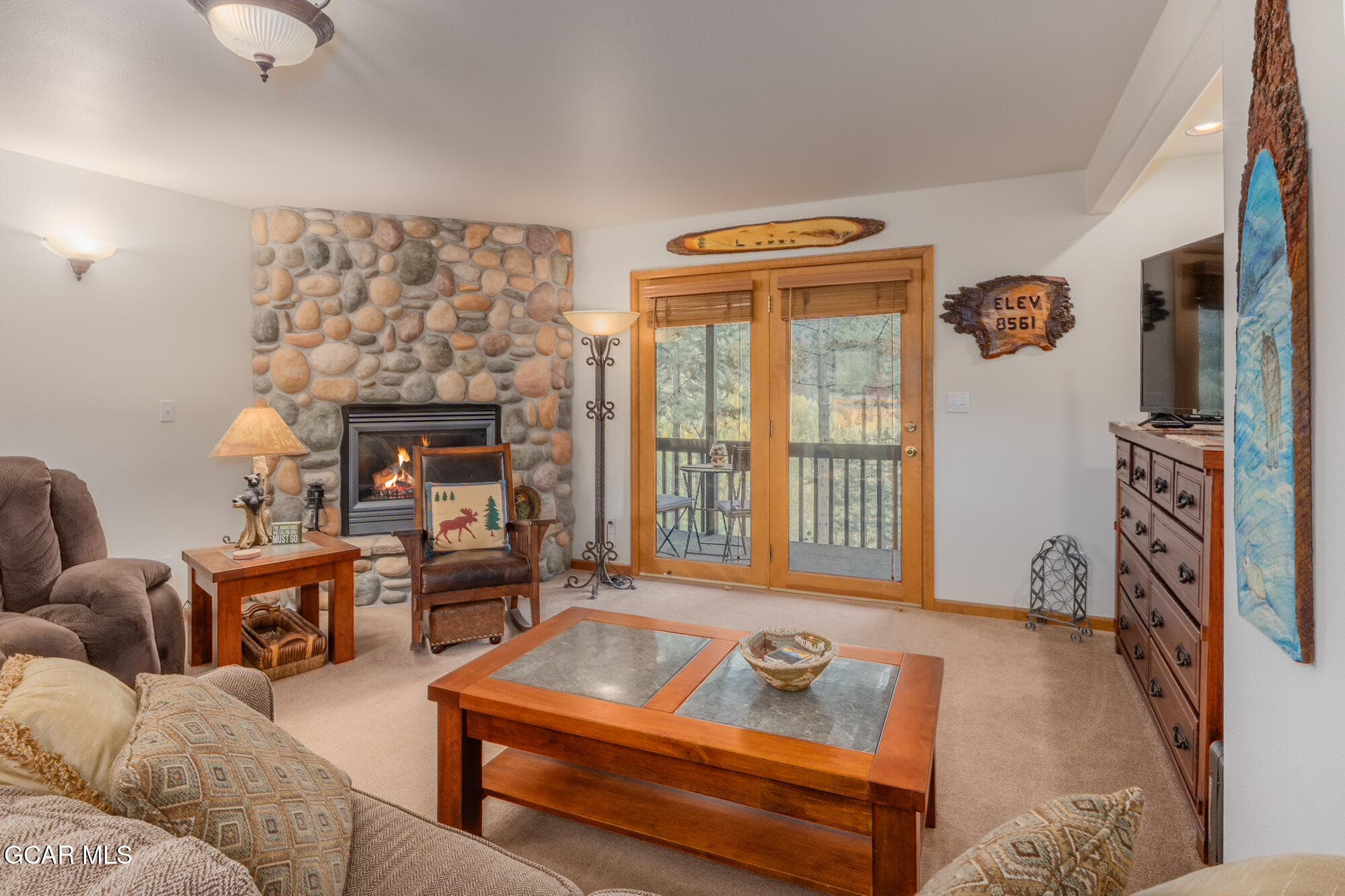 Lake View living with gas fireplace