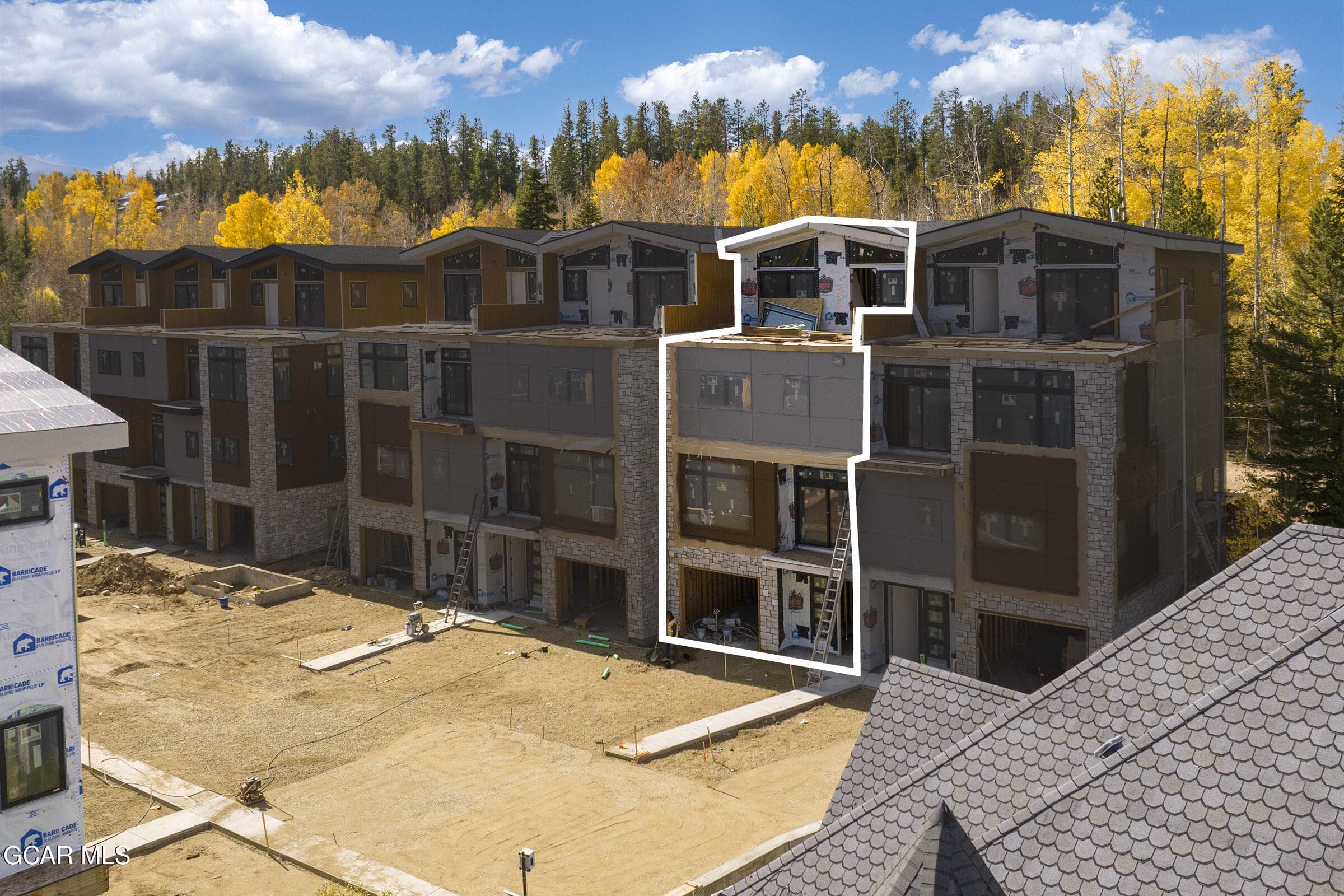385 Lions Gate Fall 5 - Unit F
