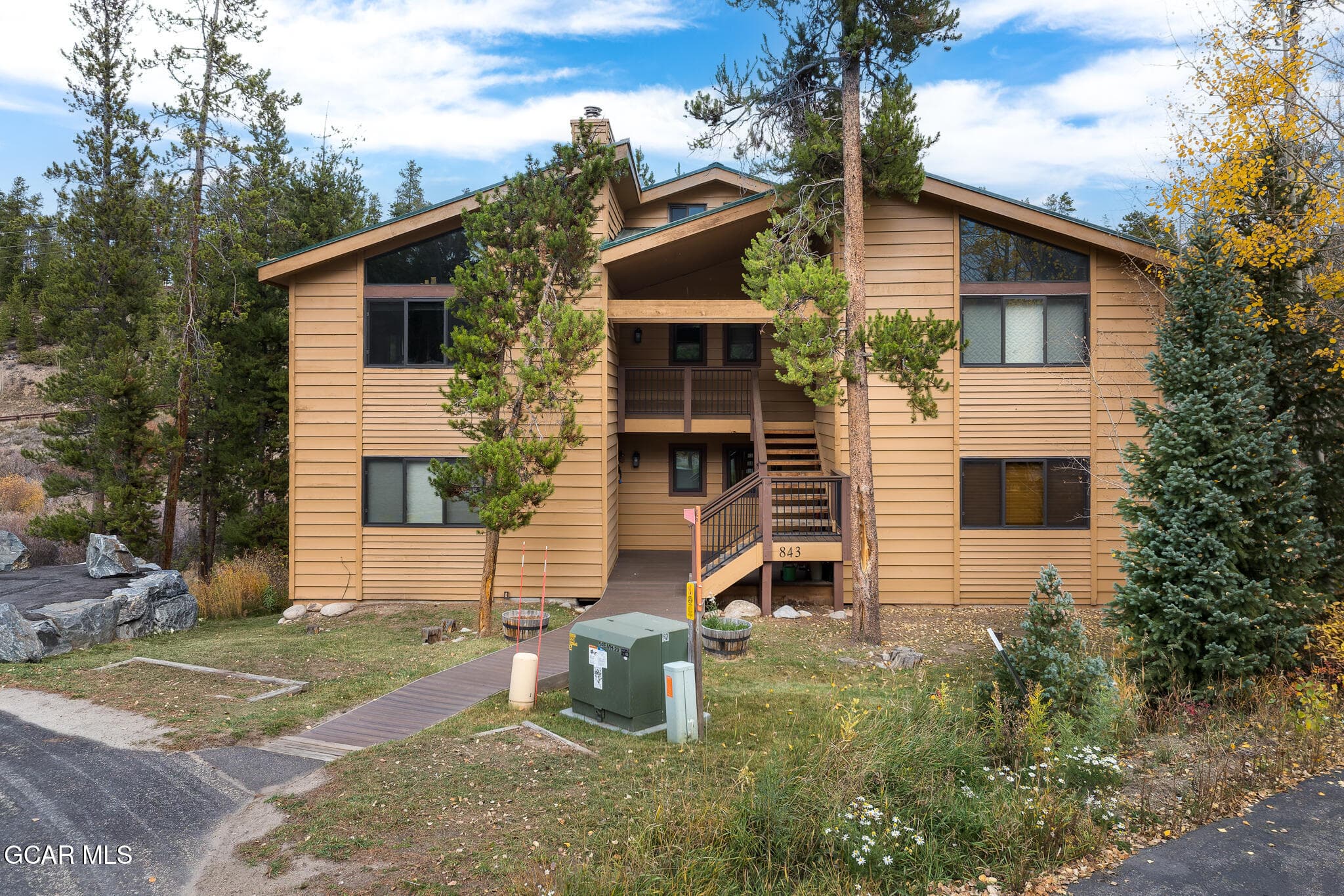 843 Badger Ln jr-9